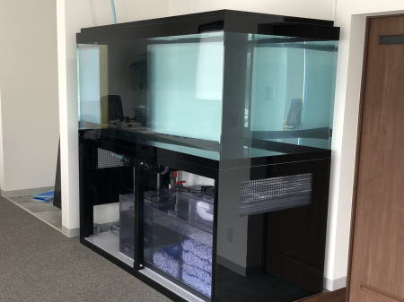 岡山県美咲町 T 様 1800×900×800 大型アクリル水槽設備