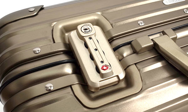 リモワの偽物を見分ける14の方法 | リモワ(RIMOWA)専門通販サイト