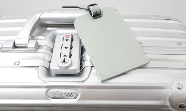 リモワに付属するネームタグの使い方 | リモワ(RIMOWA)専門通販サイト