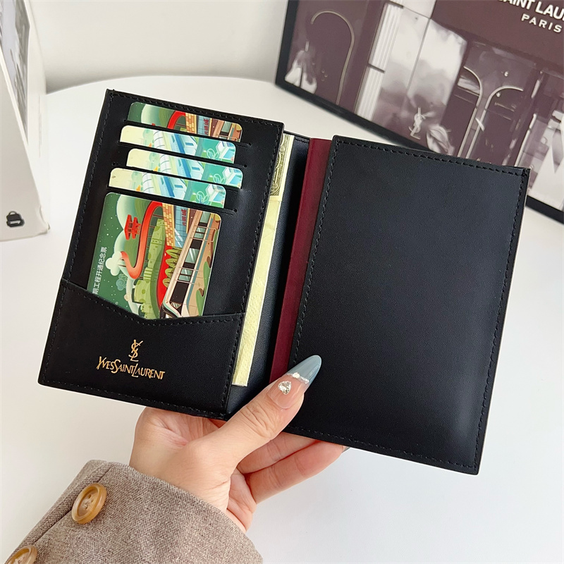 イブ サン ローラン パスポート ケース 多 機能 財布 ブランド