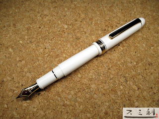 プラチナ ＃3776センチュリー シュノンソーホワイト スミ利で好評