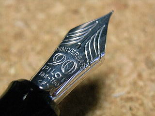 パイロット創立90周年記念万年筆「螺鈿・朱鷺」スミ利にてご注文受付中！