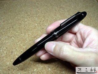 セーラー プロフィット・ブラックラスター万年筆 前重心で疲れにくい