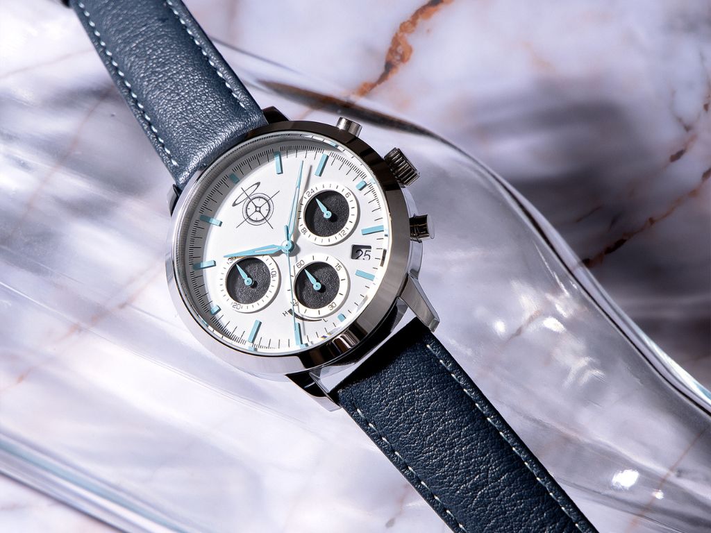 ブルーアーカイブ -Blue Archive-』ソーラー腕時計“先生モデル”登場