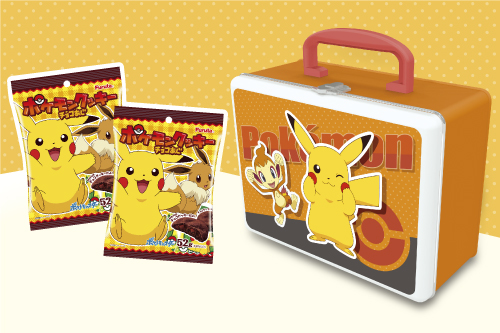 ゲームセンターに「ポケモンクッキー トランク缶 ヒコザル」が登場