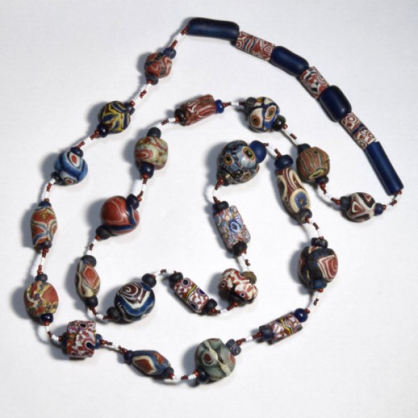 発掘ビーズ 千年前のイスラム玉 存在感大（2025081504） 発掘ビーズ