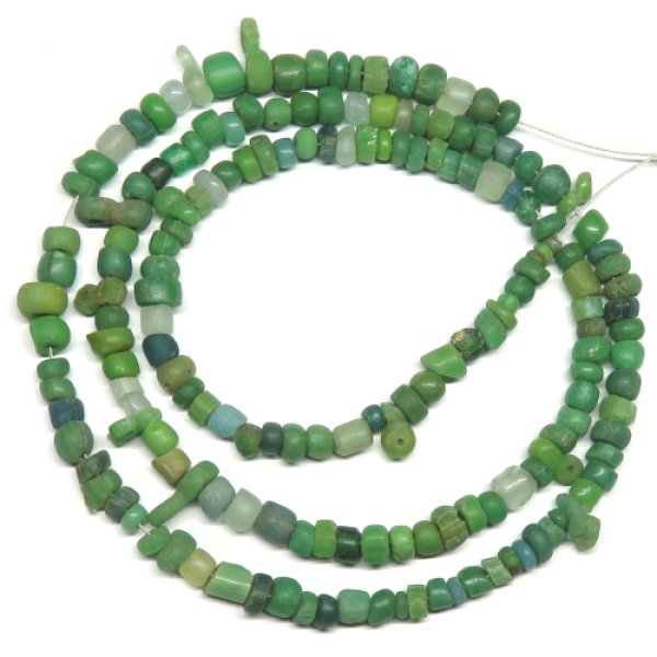 アンティーク 透明緑色の小粒蜜柑玉 ネパール インドパシフィック