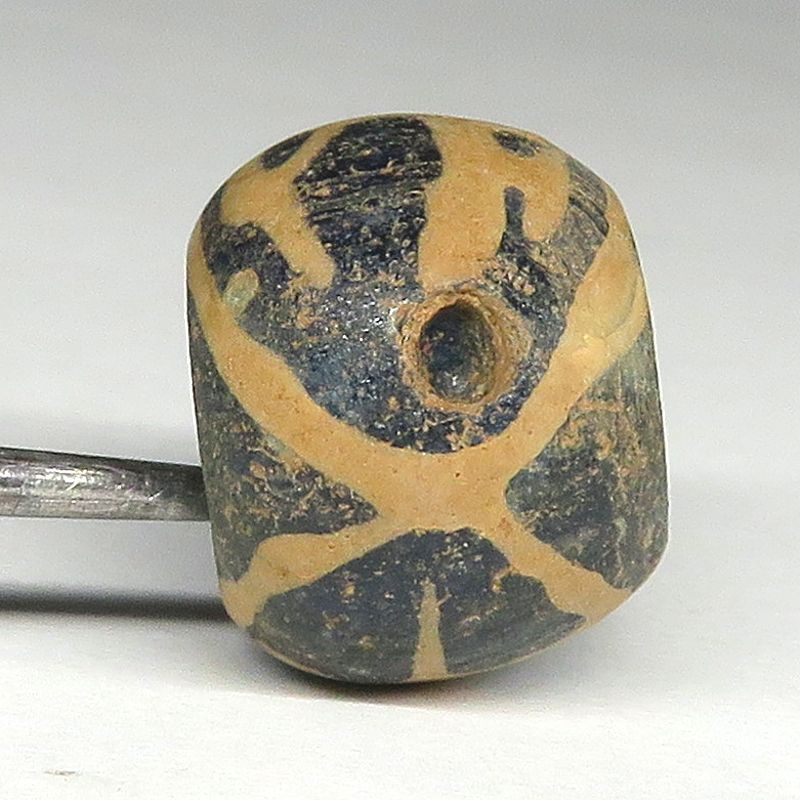 ジャワ発掘、珍しい横向き鳥マニック・ブルン 黒の胎に白で鳥・放射