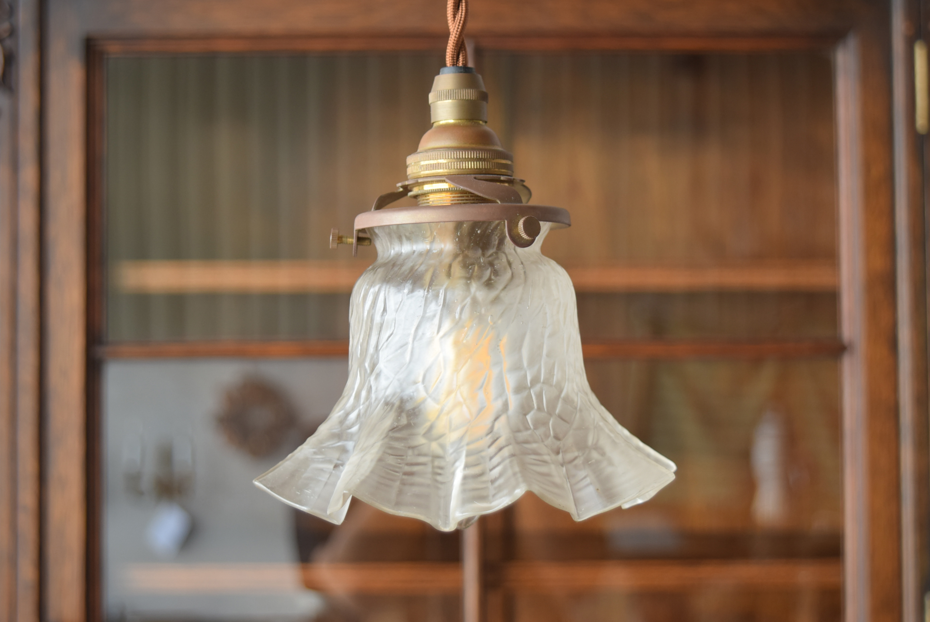 パルテノン アンティーク / 優美なガラスシェードが魅せるペンダント