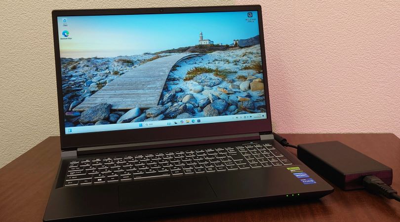 GeForce RTX 4060 LAPTOP GPUを搭載した144Hz駆動の15.6型フルHDノート