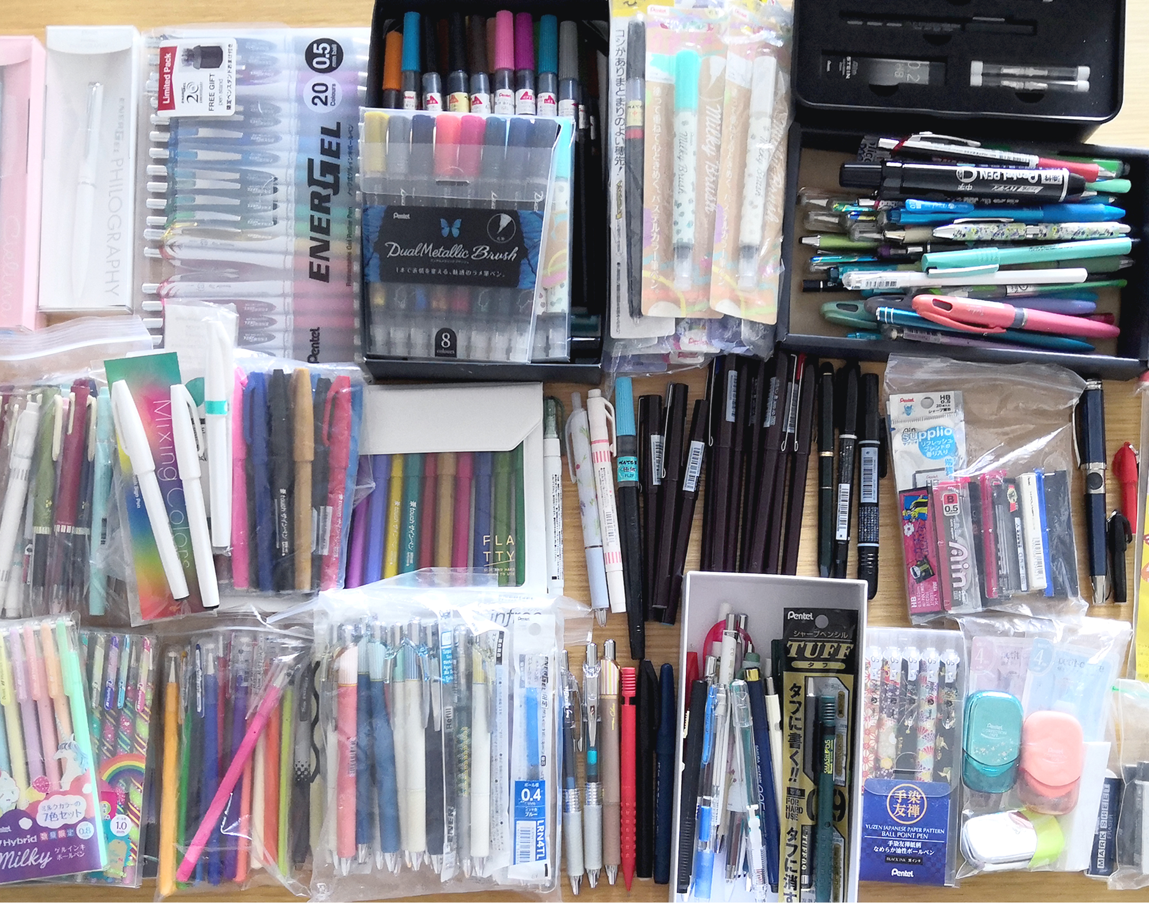 文具メーカー社員は何本のペンを持っているのか？〜家のペン全部出して