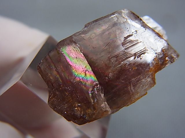 トルコ産カラーチェンジダイアスポア原石 24.5カラット - パーフェクト