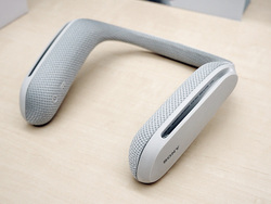 ソニー、新感覚の震える “肩乗せ”ワイヤレススピーカー「SRS-WS1