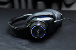 デノン“URBAN RAVER”シリーズ ー ヘッドホン「AH-D400」/イヤホン「AH