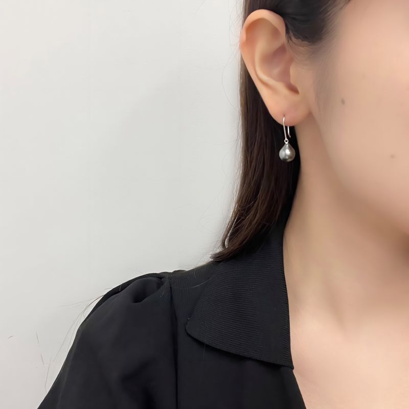 黒蝶真珠 フックパールピアス 8.75-9mm ドロップ型 ブラック K14WG