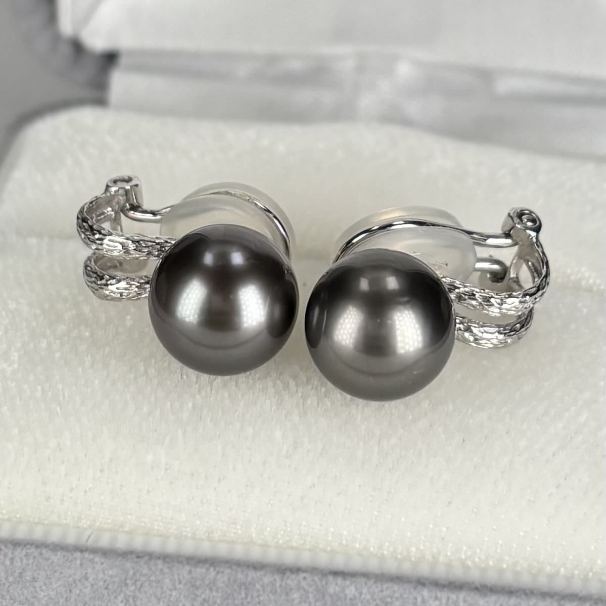 K18WG 真珠と天然石とダイヤのブローチ・イヤリングセット ジェム