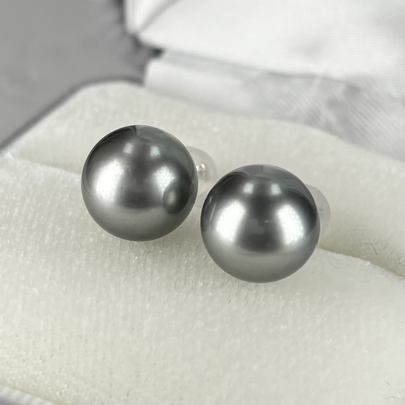 黒蝶真珠 パールピアス 10mm シルバーグレー ラウンド K18WG 1点物