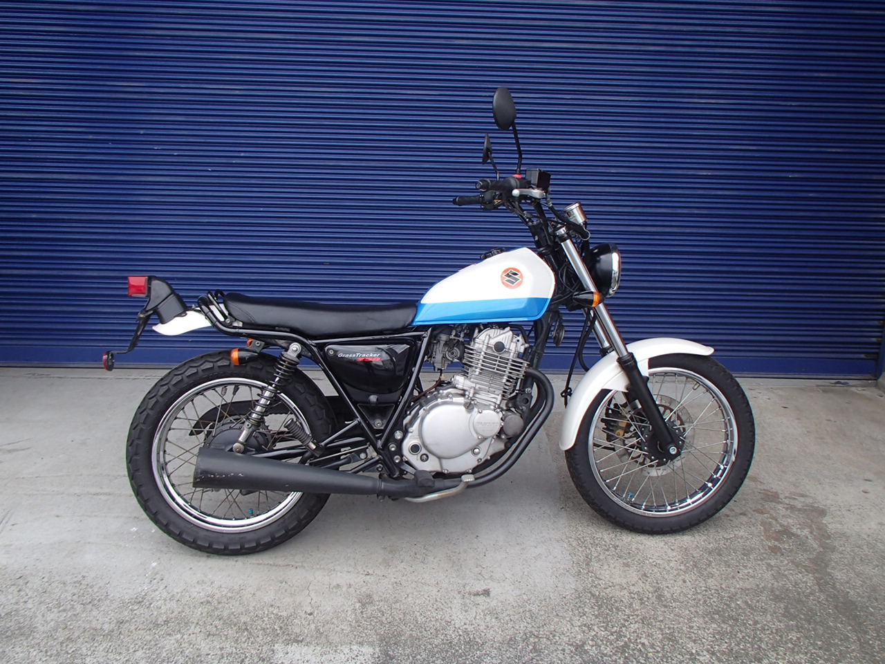 グラストラッカー スズキ