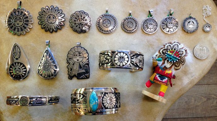 サンフェイスの顔比べ | インディアンジュエリー専門店 PureDoll