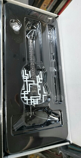 布袋寅泰 ギター・フィギュア HOTEI MAIN 黒 | 音楽資料専門店 ロック