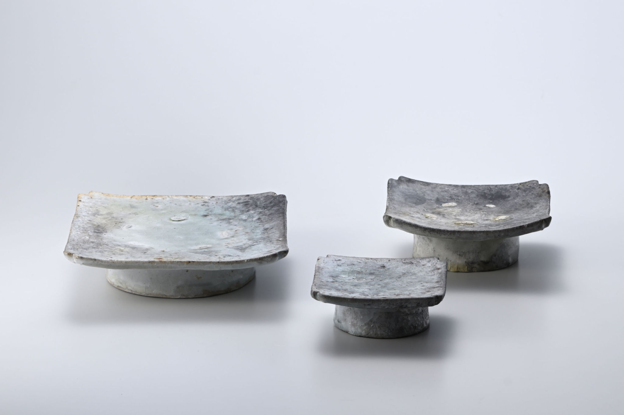 日本工芸会正会員】【吉川心水】作地釉鉄絵藤文様大壺【師加守田章二