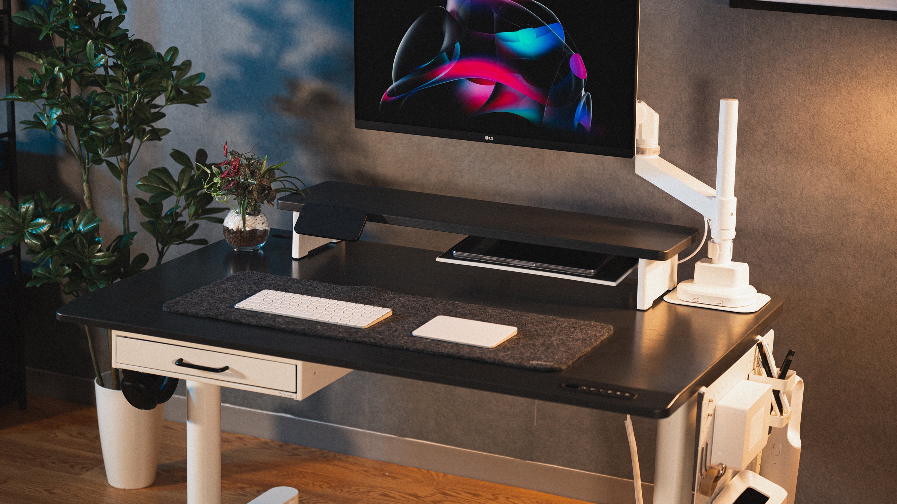 引き出し（140/160cm幅のみキーボードトレイと併用可能）