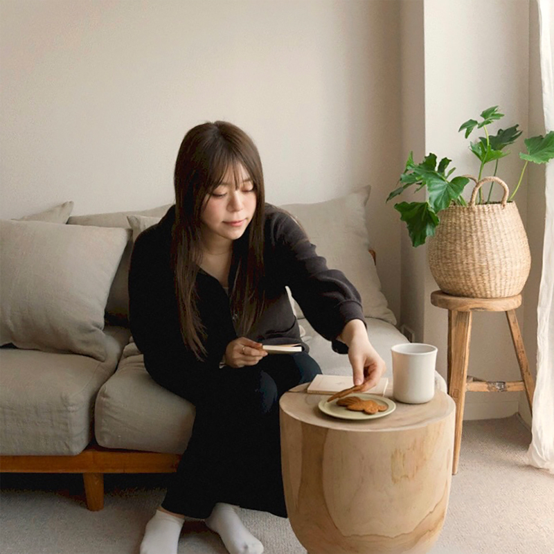 わたしの愛用品-まるで天然木のオブジェ使い勝手のよいサイドテーブル