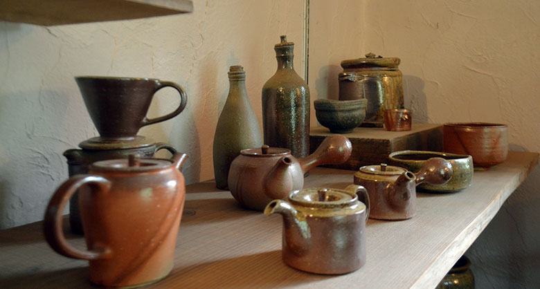 岡山県備前市から千葉県へ 東西の土を掛け合わせた「六地蔵窯」焼締陶