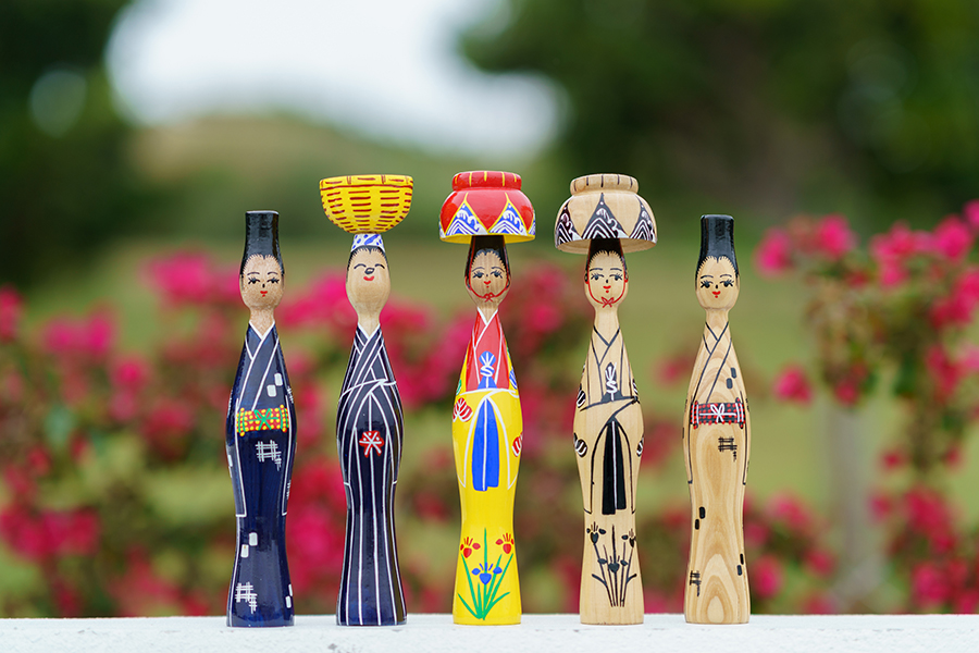 琉球 みやらびこけし 木製 沖縄 民芸品 こけし 高さ約33cm 幅約9cm