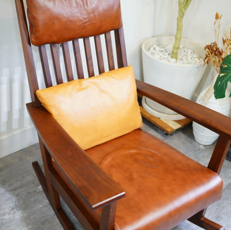 岩倉榮利デザインのロッキングチェア