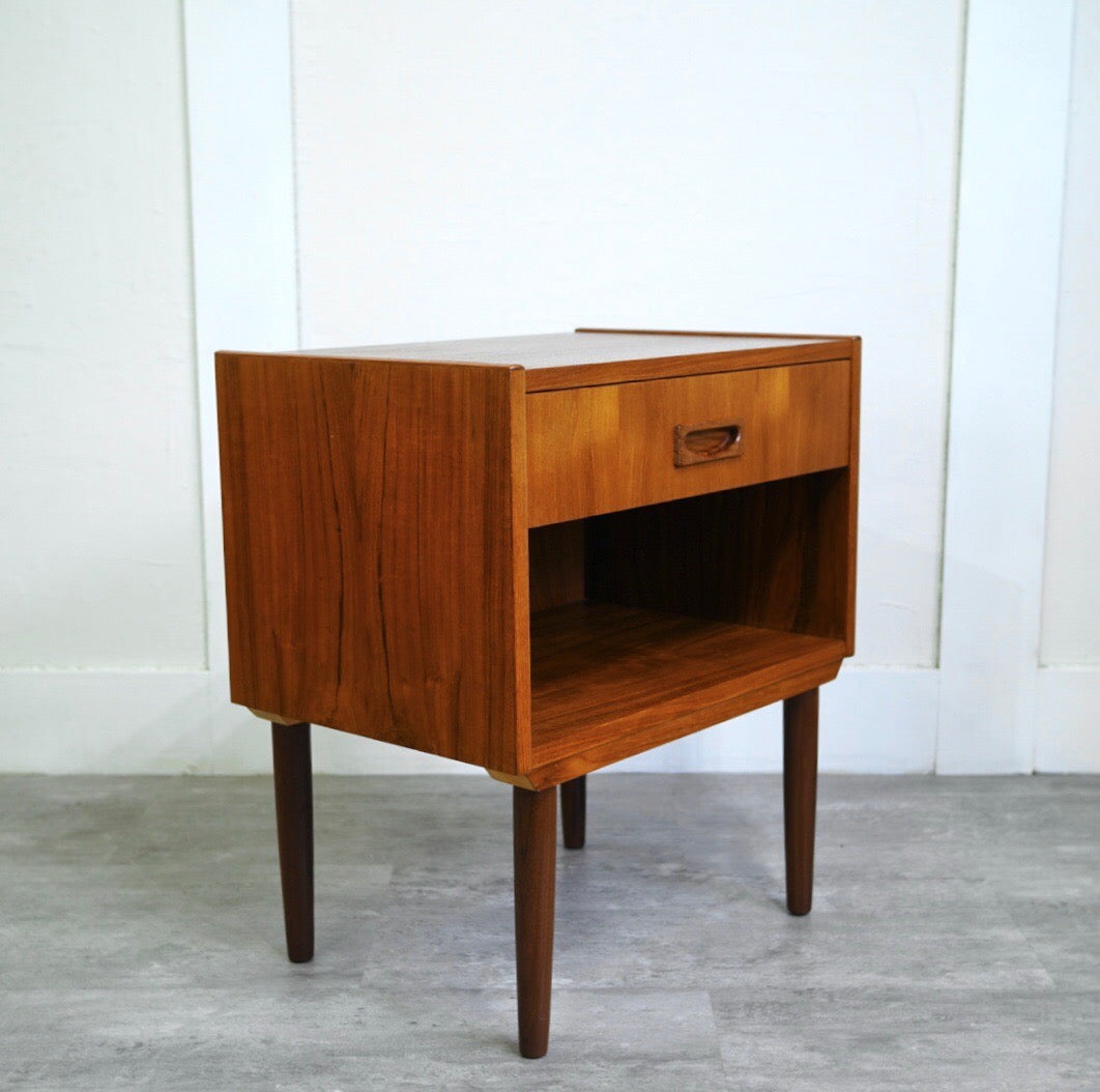 北欧デンマーク サイドテーブル チーク材 ヴィンテージ 中古 可愛い