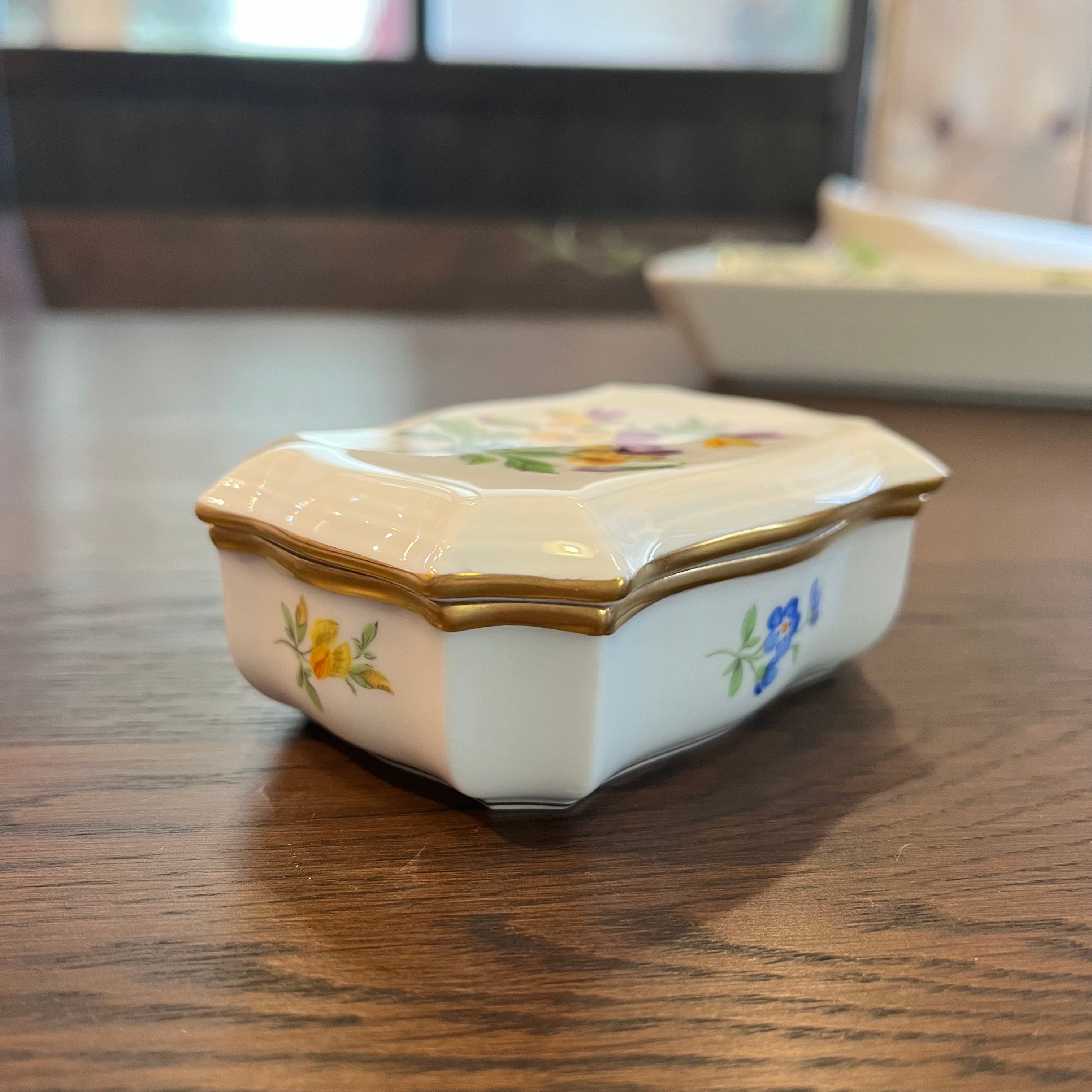 マイセン 八角形蓋付き 陶器 花柄収納容器 【公式通販】