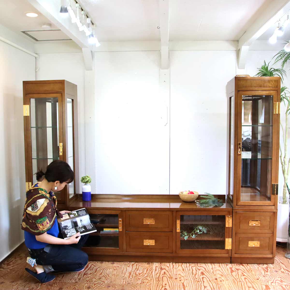 カリモク 最高峰 ドマーニ モーガントン ガラス扉付き キャビネット