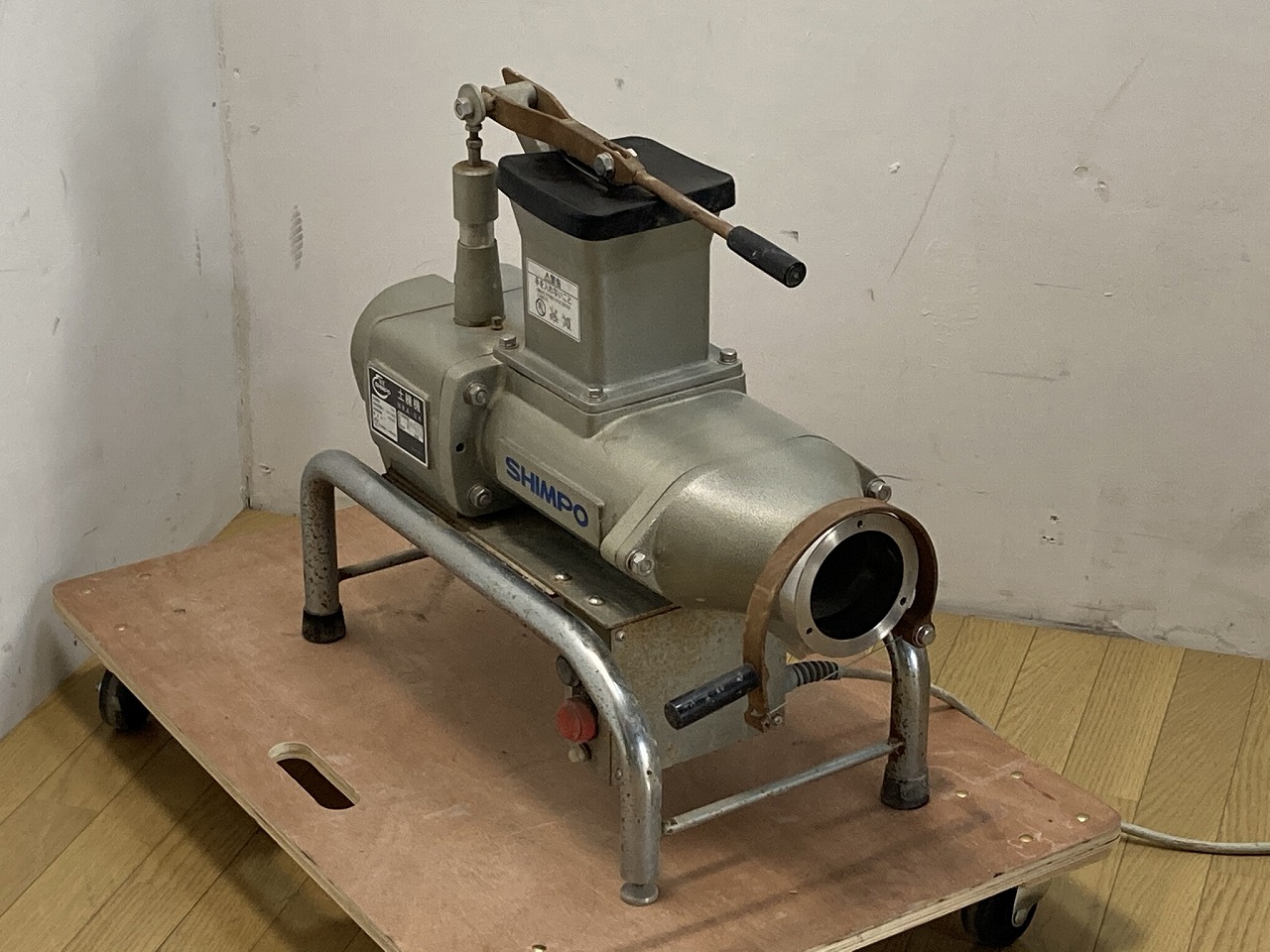 シンポ 土練機 陶芸用 NRA-03形 シンポ 土練機 陶芸用 NRA-03形 美術品