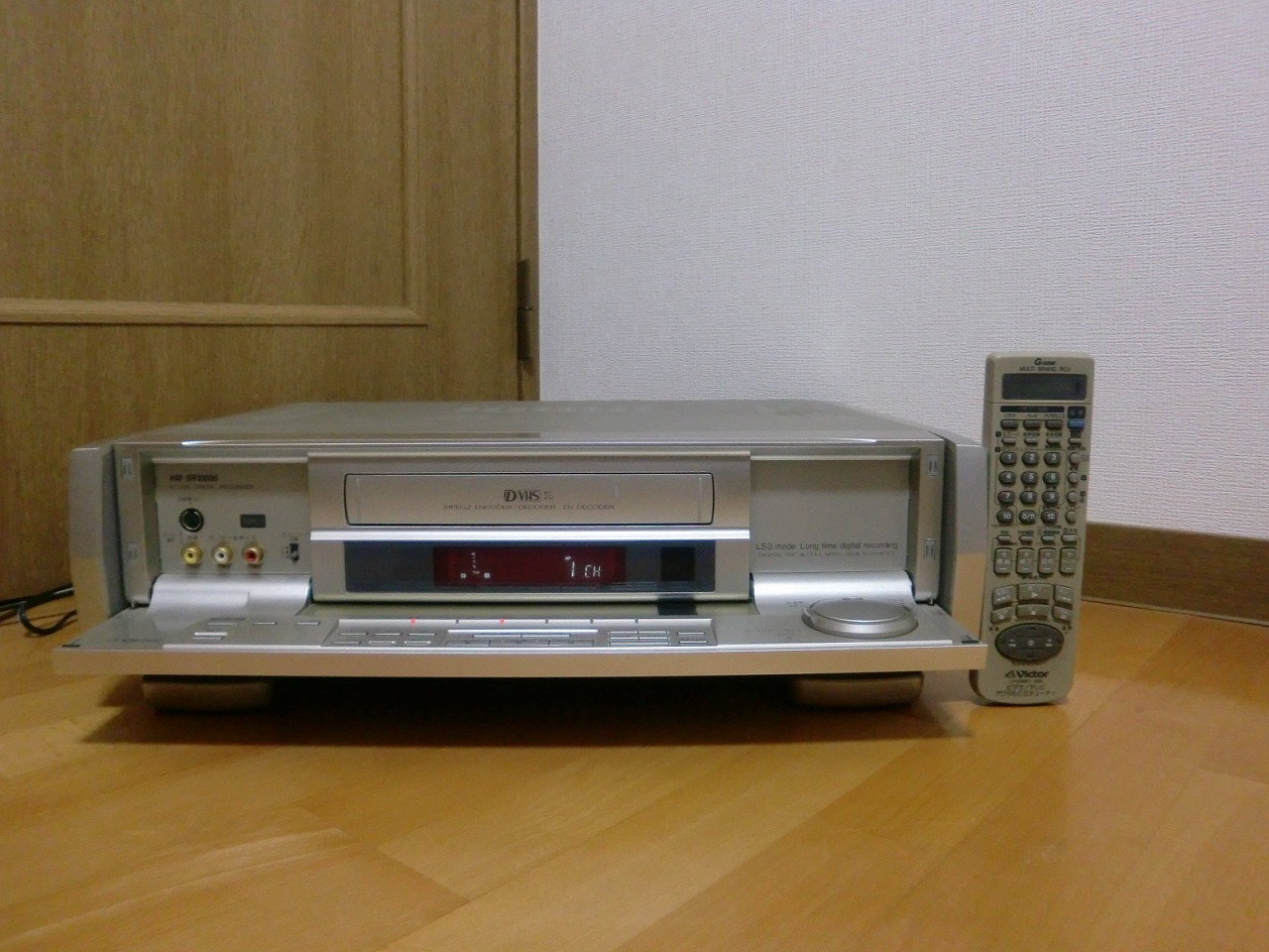 VICTOR HM-HDS4 HDD付S-VHSビデオデッキ VICTOR HM-HDS4 HDD付S-VHS