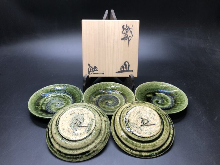 鈴木 五郎 作『織部 皿』 ｜骨董品買取 緑和堂