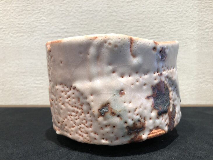 若尾 利貞 作『志野 茶碗』 ｜骨董品買取 緑和堂