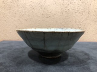 清水 卯一 作『青瓷貫入 茶盌』 ｜骨董品買取 緑和堂