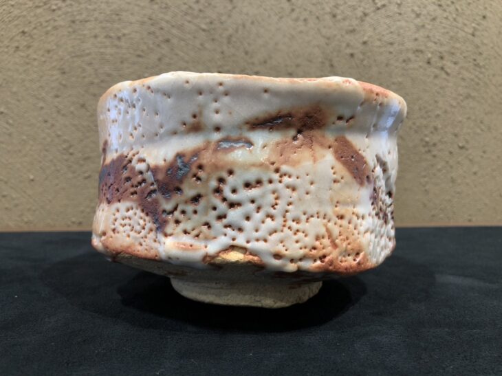 名古屋市守山区 出張買取】若尾 利貞 作『志野 茶碗』 ｜骨董品買取 緑和堂