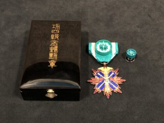 勲章 功四級 『金鵄勲章』 買取価格相場｜骨董品買取 緑和堂