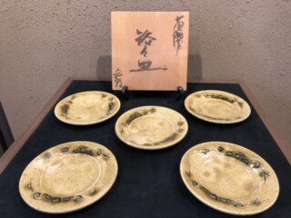浜田庄司 作 『柿釉抜絵皿』 買取価格相場｜骨董品買取 緑和堂
