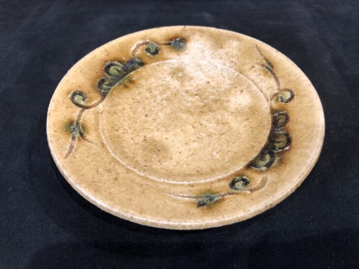 鈴木五郎作 黄瀬戸平向五客 共箱あり 鈴木五郎作 黄瀬戸平向五客 共箱