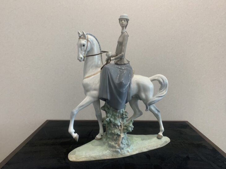 リヤドロ『白い馬の少女』 ｜骨董品買取 緑和堂