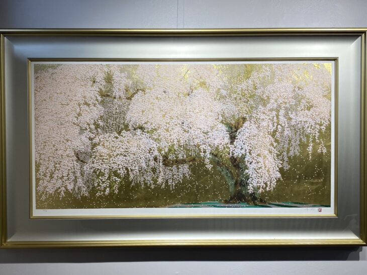中島千波 作『醍醐寺三宝院枝垂桜吹雪』 ｜骨董品買取 緑和堂