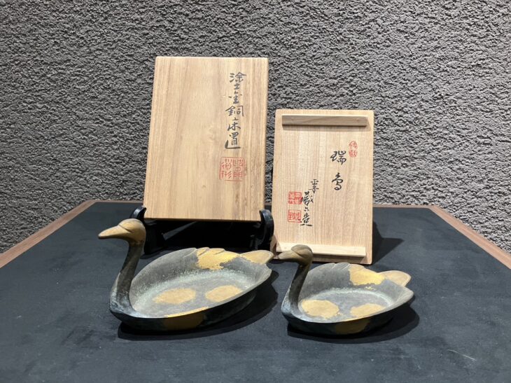 四代 秦蔵六 『塗金銅床置 瑞鳥』 買取価格相場｜骨董品買取 緑和堂