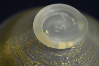 藤田喬平 作 『手吹金彩茶碗』 ｜骨董品買取 緑和堂