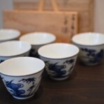 三浦竹軒 作 『青華菊竹図茶碗』 ｜骨董品買取 緑和堂