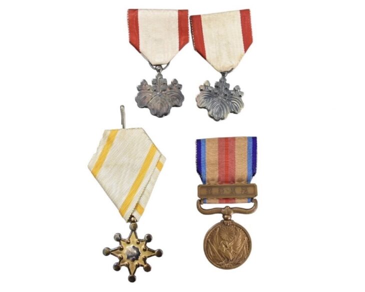 昭和十二年 支那事変記念牌 メダル2枚 造幣局製 旧日本陸海軍 OY381