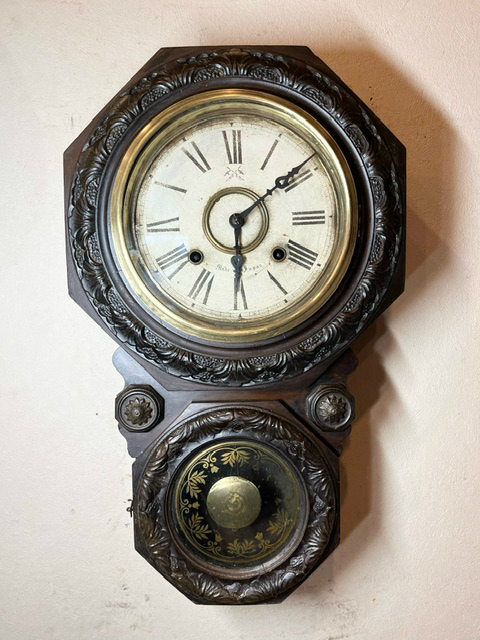 昔懐かしいアンティーク柱時計をお届け|WATERBURY