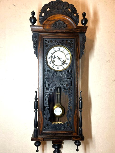 昔懐かしいアンティーク柱時計をお届け|WATERBURY